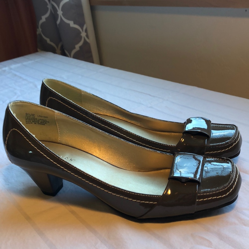 Kenneth Cole Reaction Pump- size 9.5
